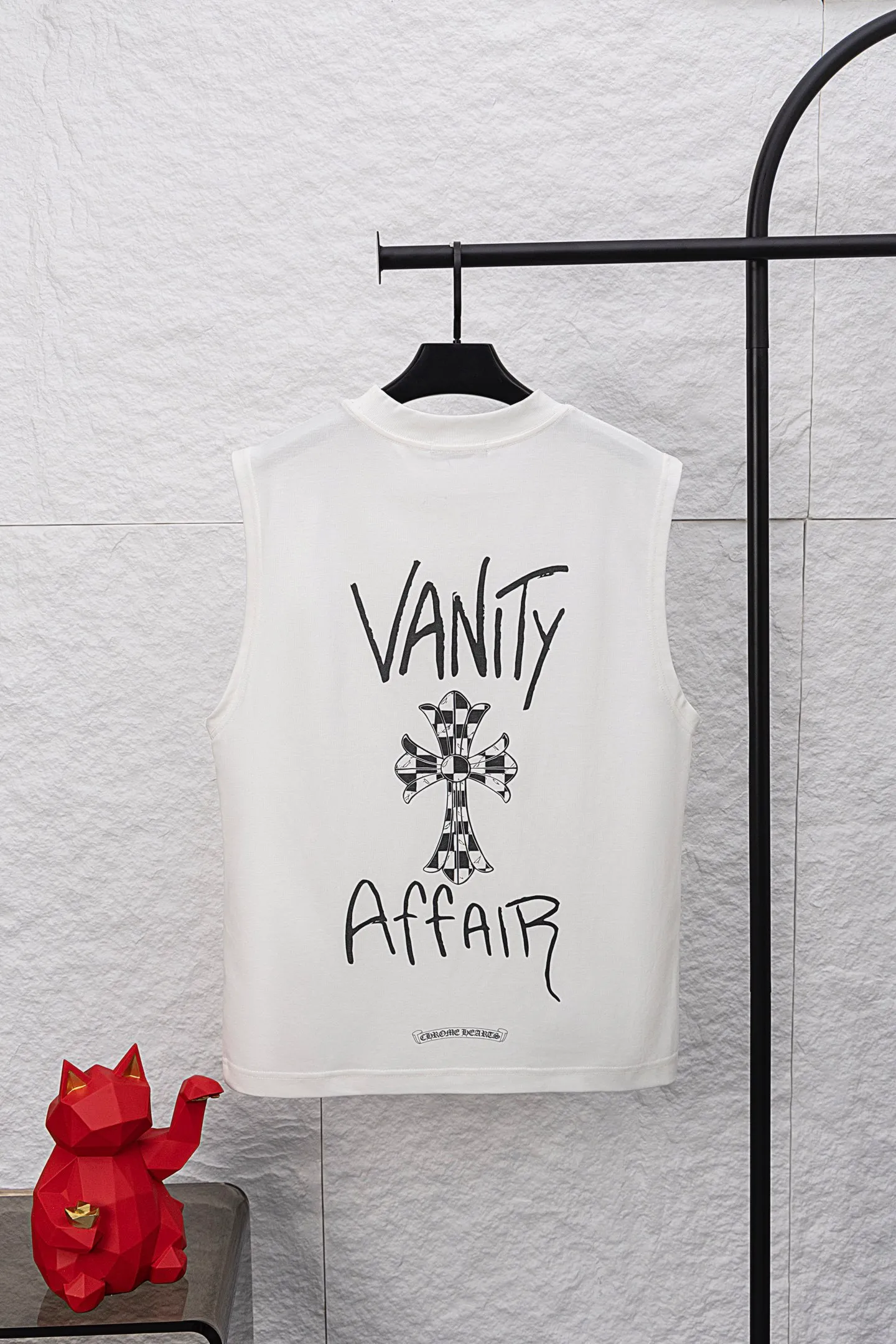 P170 Style No./F046 Chrome Hearts Chrome Hearts new vest T-shirt. The fabric is made of 280g high-quality long-staple cotton blend. It is soft and breathable while retaining the original support. Digital direct injection process is used on the front and back to restore the color of the pattern itself. Fabric: 280g. Version: loose T-shirt. Color: black and white.